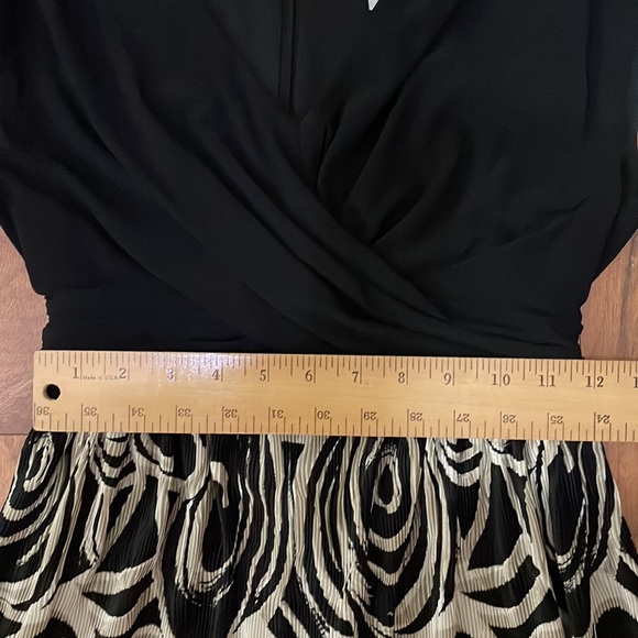 Kathy Roberts Size 10 Petite Dress Black Gold Print Bottom Half Pleated Zipper - Picture 9 of 10